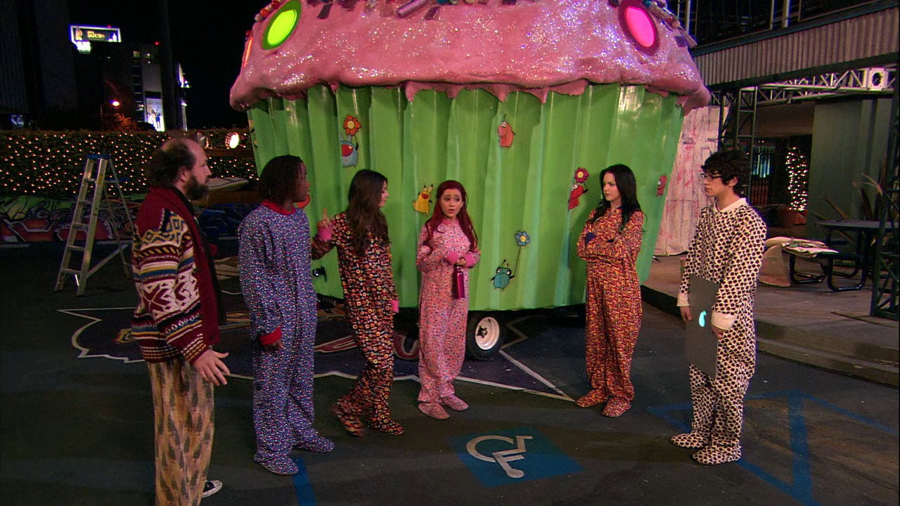 Victorious S02E11 — Terror on Cupcake Street (Ariana Grande as Cat Valentine) (1280×720)
