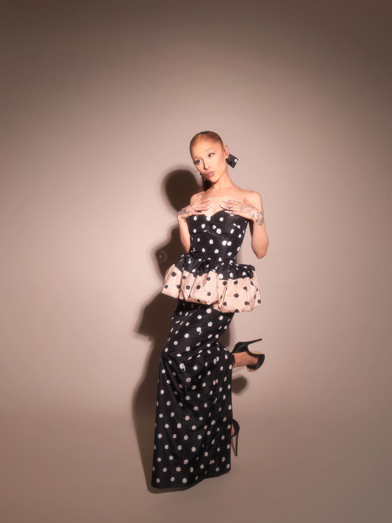 Ariana Grande VMAs 2025: Fendi Gown, ’80s Glam & Polka Dot Trend