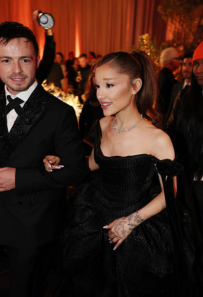 Beverly Hills, CA January 11, 2026 Ariana Grande at the 2026 Golden Globes held at the Beverly Hilton in Beverly Hills, CA on Sunday, January 11, 2026. — frame 1/6 (417×612)