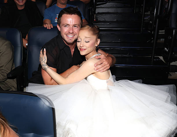 Christian Breslauer and Ariana Grande during the 2025 MTV Video Music Awards at UBS Arena on September 07, 2025 in Elmont, New York. (612×476)
