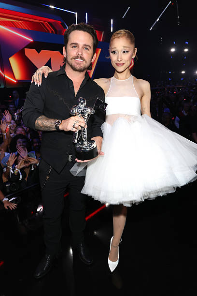 Christian Breslauer and Ariana Grande with the Video of the Year Award for “Brighter Days Ahead” during the 2025 MTV Video Music Awards at UBS Arena on September 07, 2025 in Elmont, New York. (408×612)