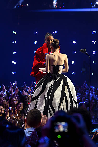Ciara presents Ariana Grande with the Best Pop Award for “Brighter Days Ahead” during the 2025 MTV Video Music Awards at UBS Arena on September 07, 2025 in Elmont, New York. — frame 230/246 (408×612)