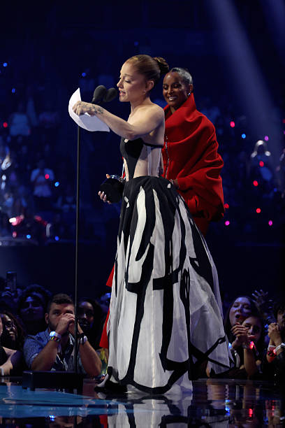 Ciara presents Ariana Grande with the Best Pop Award for “Brighter Days Ahead” during the 2025 MTV Video Music Awards at UBS Arena on September 07, 2025 in Elmont, New York. (408×612)