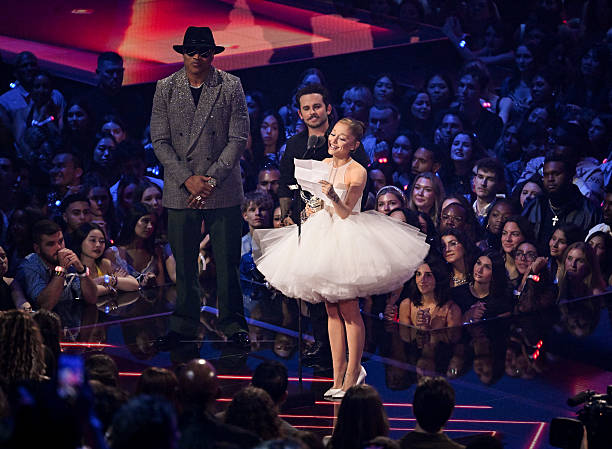 Cool J, Christian Breslauer, Ariana Grande speak onstage at the MTV Video Music Awards 2025 held at UBS Arena on September 07, 2025 in New York, New York. — frame 10/100 (612×449)