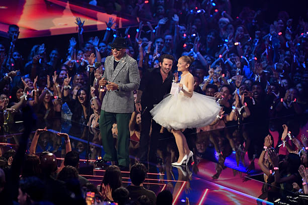 Cool J, Christian Breslauer, Ariana Grande speak onstage at the MTV Video Music Awards 2025 held at UBS Arena on September 07, 2025 in New York, New York. — frame 34/100 (612×408)