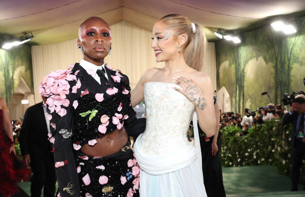 Cynthia Erivo and Ariana Grande attend The 2024 Met Gala Celebrating "Sleeping Beauties: Reawakening Fashion" at The Metropolitan Museum of Art on May 06, 2024 in New York City. (612×397)