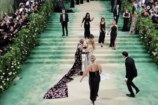 Cynthia Erivo and Ariana Grande attend The 2024 Met Gala Celebrating "Sleeping Beauties: Reawakening Fashion" at The Metropolitan Museum of Art on May 06, 2024 in New York City. (612×408)
