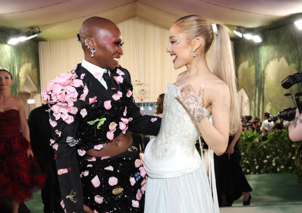 Cynthia Erivo and Ariana Grande attend The 2024 Met Gala Celebrating "Sleeping Beauties: Reawakening Fashion" at The Metropolitan Museum of Art on May 06, 2024 in New York City. (612×432)