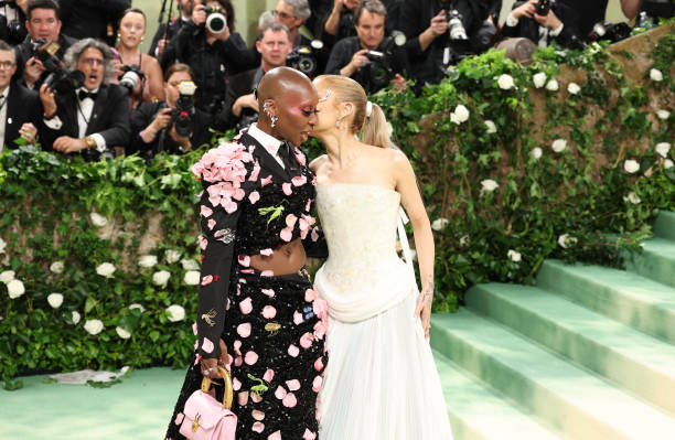 Cynthia Erivo and Ariana Grande attend The 2024 Met Gala Celebrating "Sleeping Beauties: Reawakening Fashion" at The Metropolitan Museum of Art on May 06, 2024 in New York City. — frame 200/236 (612×399)