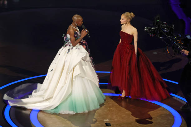 Cynthia Erivo and Ariana Grande perform onstage during the 97th Annual Oscars at Dolby Theatre on March 02, 2025 in Hollywood, California. (612×408)