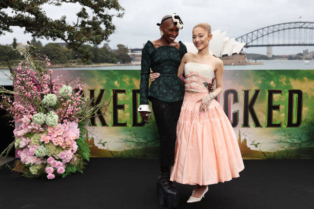 Cynthia Erivo and Ariana Grande pose for a photocall at Mrs Macquarie's Chair during the Australian premiere of "Wicked" at on November 05, 2024 in Sydney, Australia. (612×408)