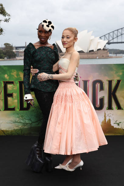 Cynthia Erivo and Ariana Grande pose for a photocall at Mrs Macquarie's Chair during the Australian premiere of "Wicked" at on November 05, 2024 in Sydney, Australia. (408×612)