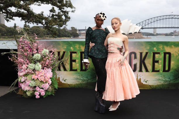 Cynthia Erivo and Ariana Grande pose for a photocall at Mrs Macquarie's Chair during the Australian premiere of "Wicked" at on November 05, 2024 in Sydney, Australia. (612×408)