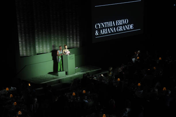 Cynthia Erivo and Ariana Grande speak onstage during the WSJ. Magazine 2024 Innovator Awards on October 29, 2024 in New York City. (612×408)