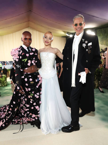 Cynthia Erivo, Ariana Grande, and Jeff Goldblum attend The 2024 Met Gala Celebrating "Sleeping Beauties: Reawakening Fashion" at The Metropolitan Museum of Art on May 06, 2024 in New York City. — frame 236/236 (458×612)