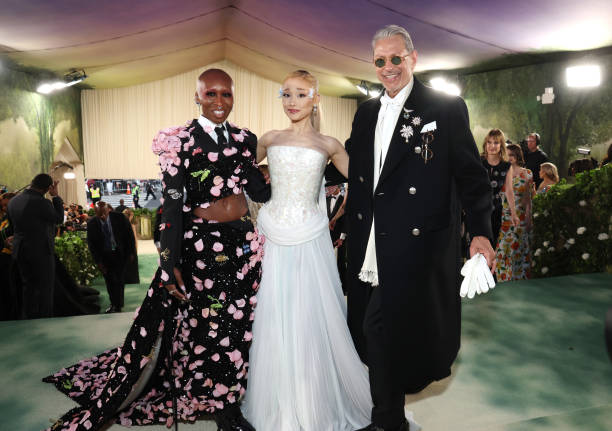 Cynthia Erivo, Ariana Grande, and Jeff Goldblum attend The 2024 Met Gala Celebrating "Sleeping Beauties: Reawakening Fashion" at The Metropolitan Museum of Art on May 06, 2024 in New York City. (612×431)