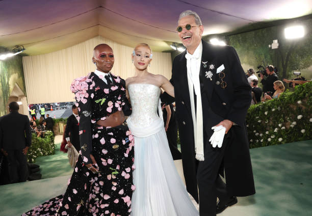 Cynthia Erivo, Ariana Grande, and Jeff Goldblum attend The 2024 Met Gala Celebrating "Sleeping Beauties: Reawakening Fashion" at The Metropolitan Museum of Art on May 06, 2024 in New York City. — frame 235/236 (612×424)
