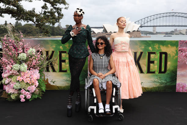Cynthia Erivo, Marissa Bode and Ariana Grande pose for a photocall at Mrs Macquarie's Chair during the Australian premiere of "Wicked" at on November 05, 2024 in Sydney, Australia. — frame 19/89 (612×408)