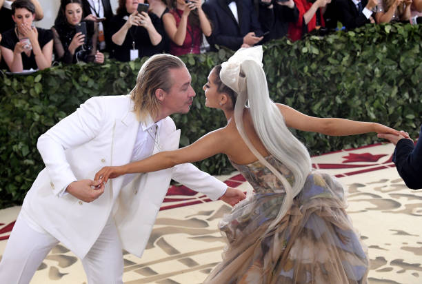Diplo and Ariana Grande attend the Heavenly Bodies: Fashion & The Catholic Imagination Costume Institute Gala at The Metropolitan Museum of Art on May 7, 2018 in New York City. — frame 37/39 (612×412)