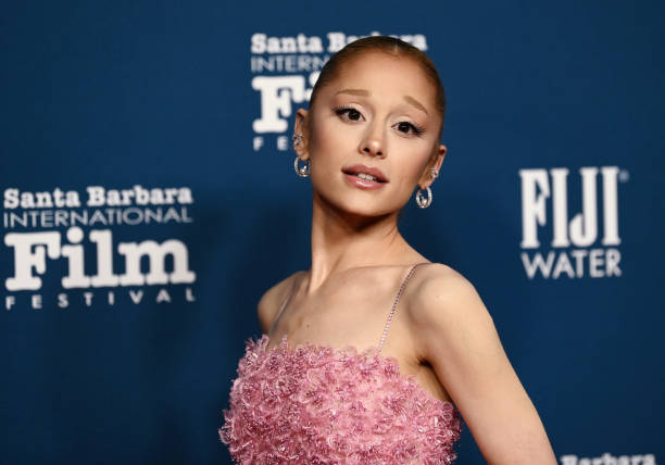 Honoree Ariana Grande attends the Virtuosos Award ceremony during the 40th annual Santa Barbara International Film Festival at The Arlington Theatre on February 09, 2025 in Santa Barbara, California. — frame 3/3 (612×428)