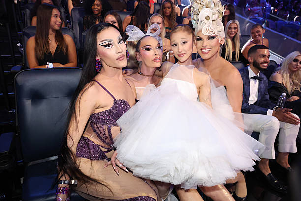 Jewels Sparkles, Lexi Love, Ariana Grande and Sam Star attend the 2025 MTV Video Music Awards at UBS Arena on September 07, 2025 in Elmont, New York. — frame 199/246 (612×408)