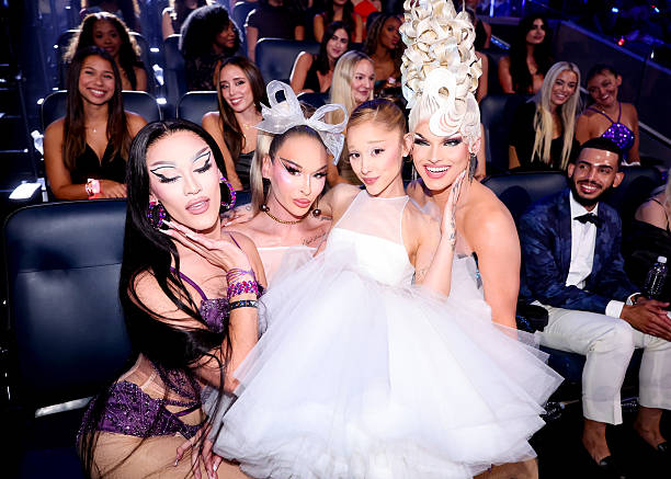 Jewels Sparkles, Lexi Love, Ariana Grande, Sam Star at the MTV Video Music Awards 2025 held at UBS Arena on September 07, 2025 in New York, New York. — frame 30/100 (612×437)