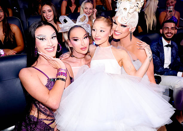 Jewels Sparkles, Lexi Love, Ariana Grande, Sam Star at the MTV Video Music Awards 2025 held at UBS Arena on September 07, 2025 in New York, New York. — frame 22/100 (612×437)