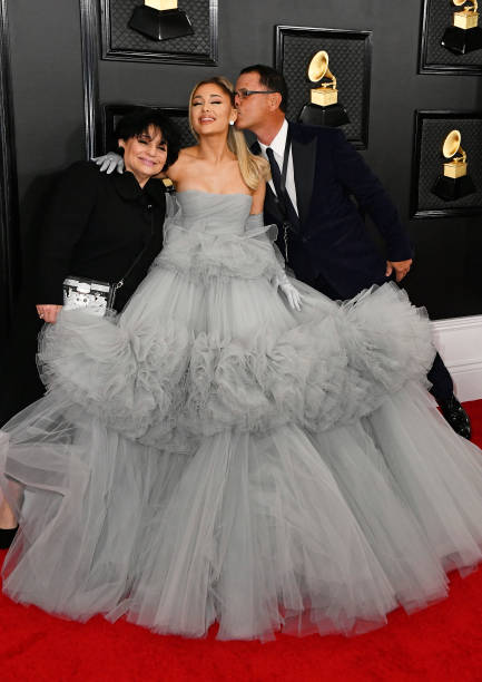 Joan Grande, Ariana Grande, and Edward Butera attend the 62nd Annual GRAMMY Awards at STAPLES Center on January 26, 2020 in Los Angeles, California. — frame 153/153 (433×612)