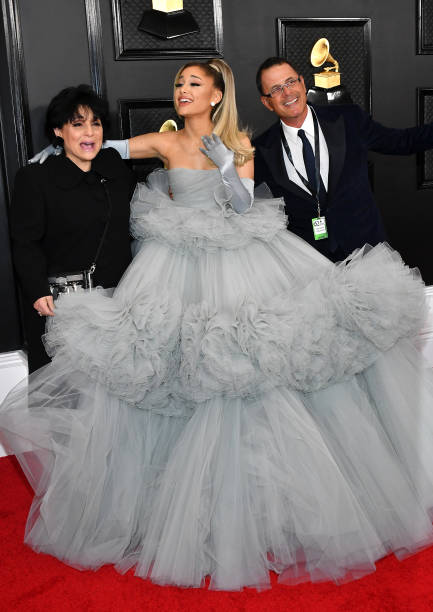 Joan Grande, Ariana Grande, and Edward Butera attend the 62nd Annual GRAMMY Awards at Staples Center on January 26, 2020 in Los Angeles, California. — frame 132/153 (433×612)