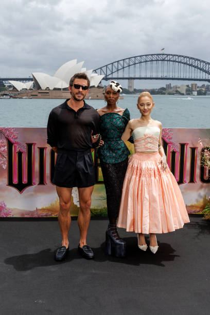 Jonathan Bailey, Cynthia Erivo and Ariana Grande pose for a photocall for the Australian premiere of "Wicked" at on November 05, 2024 in Sydney, Australia. (408×612)