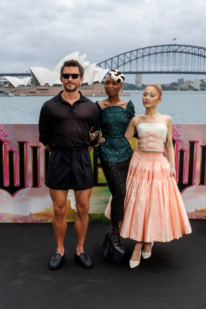 Jonathan Bailey, Cynthia Erivo and Ariana Grande pose for a photocall for the Australian premiere of "Wicked" at on November 05, 2024 in Sydney, Australia. — frame 55/89 (408×612)