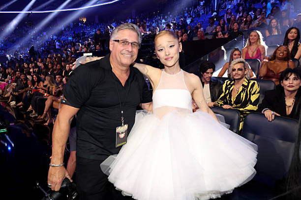 Kevin Mazur and Ariana Grande attend the 2025 MTV Video Music Awards at UBS Arena on September 07, 2025 in Elmont, New York. (612×408)