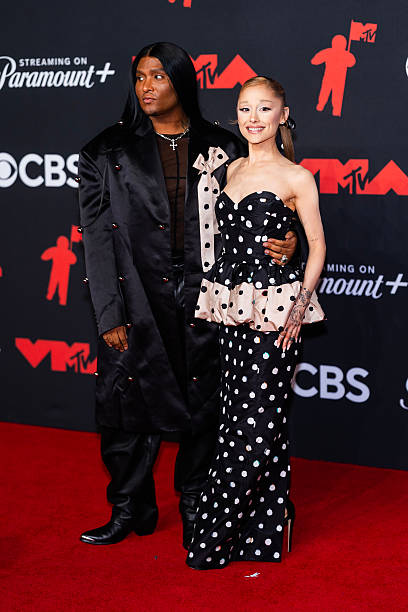 Law Roach and Ariana Grande attend the 2025 MTV Video Music Awards at UBS Arena on September 07, 2025 in Elmont, New York. (408×612)