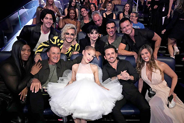 Law Roach, Ed Butera, Frankie Grande, Ariana Grande, Joan Grande, Christian Breslauer and Brittany Breslauer attend the 2025 MTV Video Music Awards at UBS Arena on September 07, 2025 in Elmont, New York. — frame 88/246 (612×408)