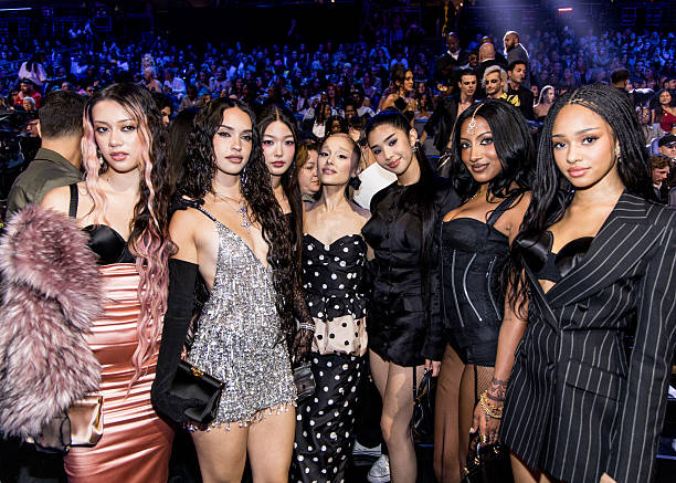 Megan, Daniela, Yoonchae, Ariana Grande, Sophia, Lara Raj and Manon perform during the 2025 MTV Video Music Awards at UBS Arena on September 07, 2025 in Elmont, New York. (612×437)