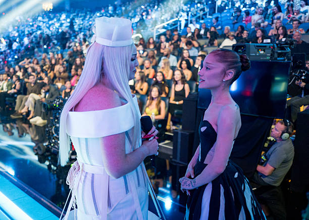 Megan Stalter and Ariana Grande attend the 2025 MTV Video Music Awards at UBS Arena on September 07, 2025 in Elmont, New York. (612×437)
