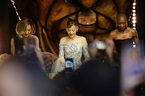 Michelle Yeoh , Ariana Grande and Cynthia Erivo react during the handprint ceremony of the "Wicked: For Good" Asia-Pacific Premiere at Universal Studio Singapore on November 13, 2025 in Singapore. (612×408)
