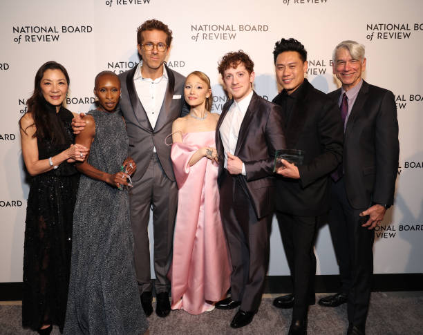 Michelle Yeoh, Cynthia Erivo, Ariana Grande, Ethan Slater, Jon M. Chu and David Nicksay winners of the Best Film Award for "Wicked," and Ryan Reynolds pose during The National Board of Review Annual Awards Gala at Cipriani 42nd Street on January 07, 2025 in New York City. (612×485)