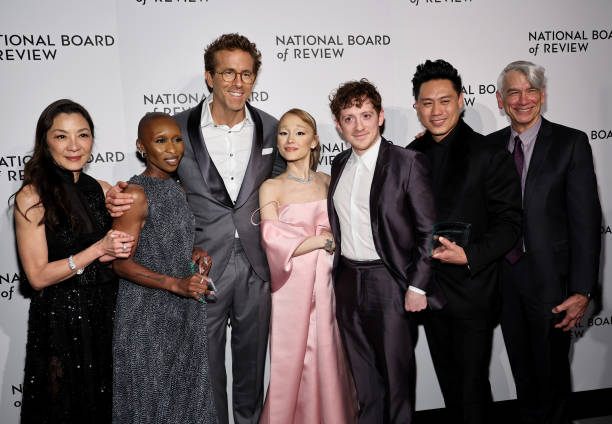 Michelle Yeoh, Cynthia Erivo, Ariana Grande, Ethan Slater, Jon M. Chu and David Nicksay winners of the Best Film Award for "Wicked," and Ryan Reynolds pose during The National Board of Review Annual Awards Gala at Cipriani 42nd Street on January 07, 2025 in New York City. (612×424)