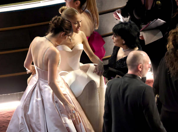 Monica Barbaro, Ariana Grande, and Joan Grande are seen during the 97th Annual Oscars at Dolby Theatre on March 02, 2025 in Hollywood, California. (612×454)
