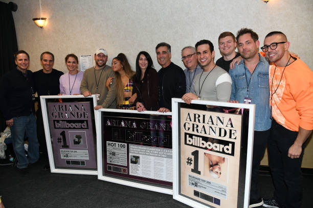Monte Lipman, Scooter Braun, Ariana Grande, Wendy Goldstein, Avery Lipman, and Joe Carozza pose backstage during the Sweetener World Tour - Opening Night at Times Union Center on March 18, 2019 in Albany, New York. (612×408)
