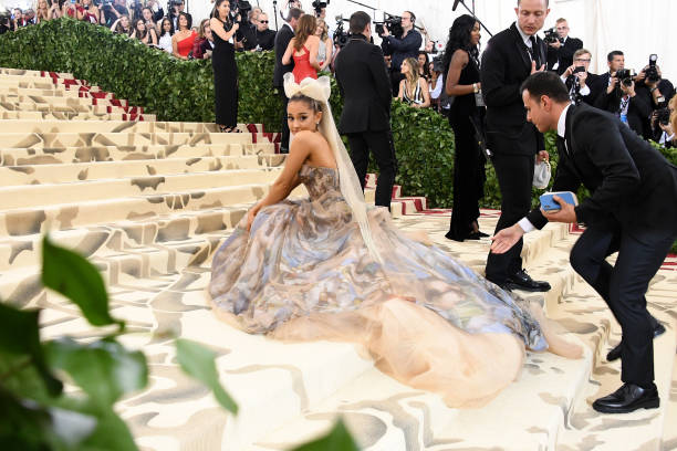 Recording artist Ariana Grande attends the Heavenly Bodies: Fashion & The Catholic Imagination Costume Institute Gala at The Metropolitan Museum of Art on May 7, 2018 in New York City. — frame 2/14 (612×408)