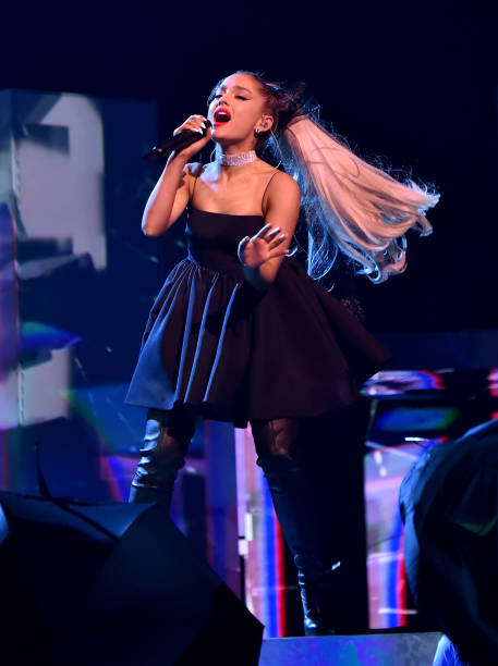Recording artist Ariana Grande performs during the 2018 Billboard Music Awards at MGM Grand Garden Arena on May 20, 2018 in Las Vegas, Nevada. (457×612)