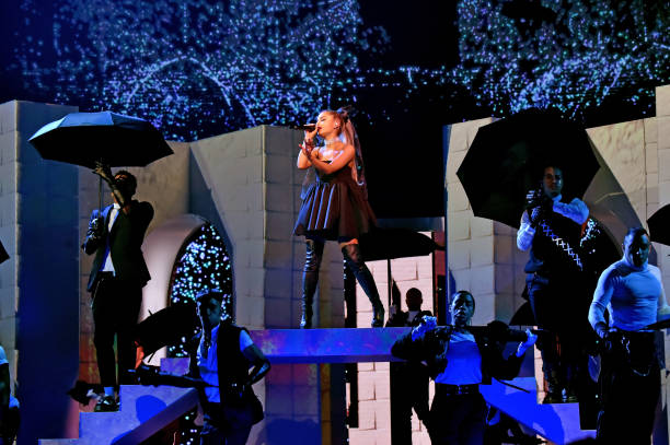 Recording artist Ariana Grande performs during the 2018 Billboard Music Awards at MGM Grand Garden Arena on May 20, 2018 in Las Vegas, Nevada. (612×407)