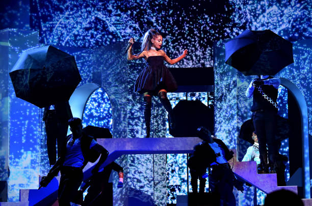 Recording artist Ariana Grande performs during the 2018 Billboard Music Awards at MGM Grand Garden Arena on May 20, 2018 in Las Vegas, Nevada. (612×406)