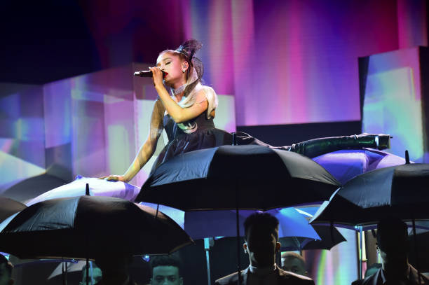 Recording artist Ariana Grande performs during the 2018 Billboard Music Awards at MGM Grand Garden Arena on May 20, 2018 in Las Vegas, Nevada. (612×407)