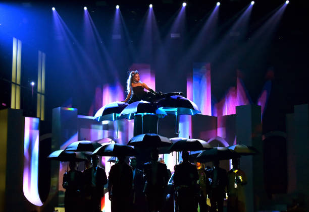 Recording artist Ariana Grande performs during the 2018 Billboard Music Awards at MGM Grand Garden Arena on May 20, 2018 in Las Vegas, Nevada. (612×421)