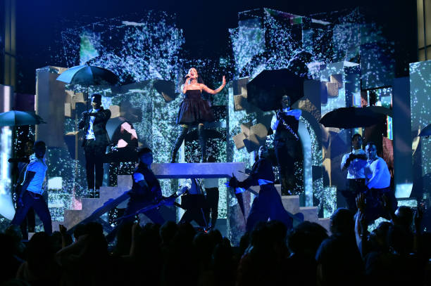 Recording artist Ariana Grande performs onstage at the 2018 Billboard Music Awards at MGM Grand Garden Arena on May 20, 2018 in Las Vegas, Nevada. (612×407)