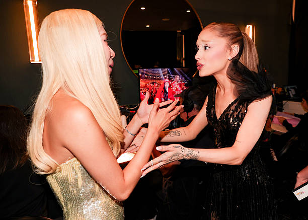 Rosé, Ariana Grande at the MTV Video Music Awards 2025 held at UBS Arena on September 07, 2025 in New York, New York. — frame 58/100 (612×437)