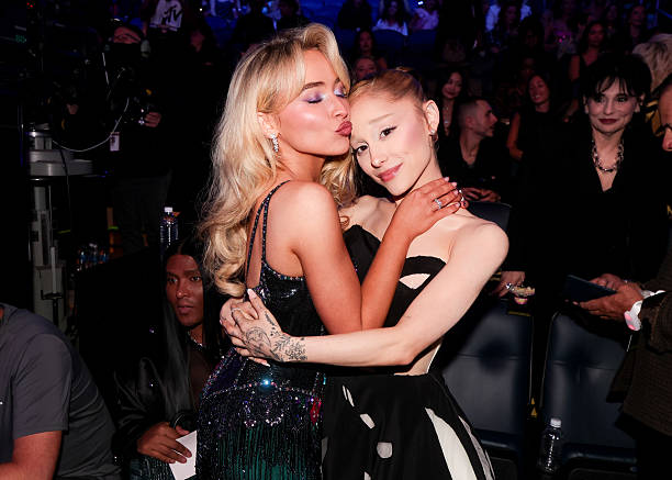 Sabrina Carpenter, Ariana Grande at the MTV Video Music Awards 2025 held at UBS Arena on September 07, 2025 in New York, New York. — frame 55/100 (612×437)